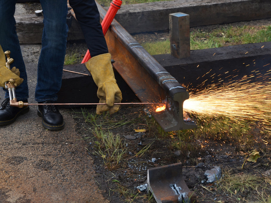 Thermal Oxy Lance cuts rail in 25 seconds